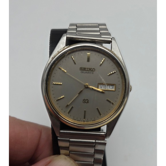 Vintage Seiko SQ Quartz Day-Date Stainless Steel Watch – Runs Great - Picture 2 of 5
